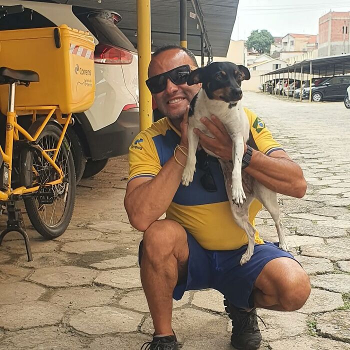 Meet The Mailman Who’s Best Friends With Every Dog On His Route (50 Pics) Meet The Mailman Who’s Best Friends With Every Dog On His Route (50 Pics)