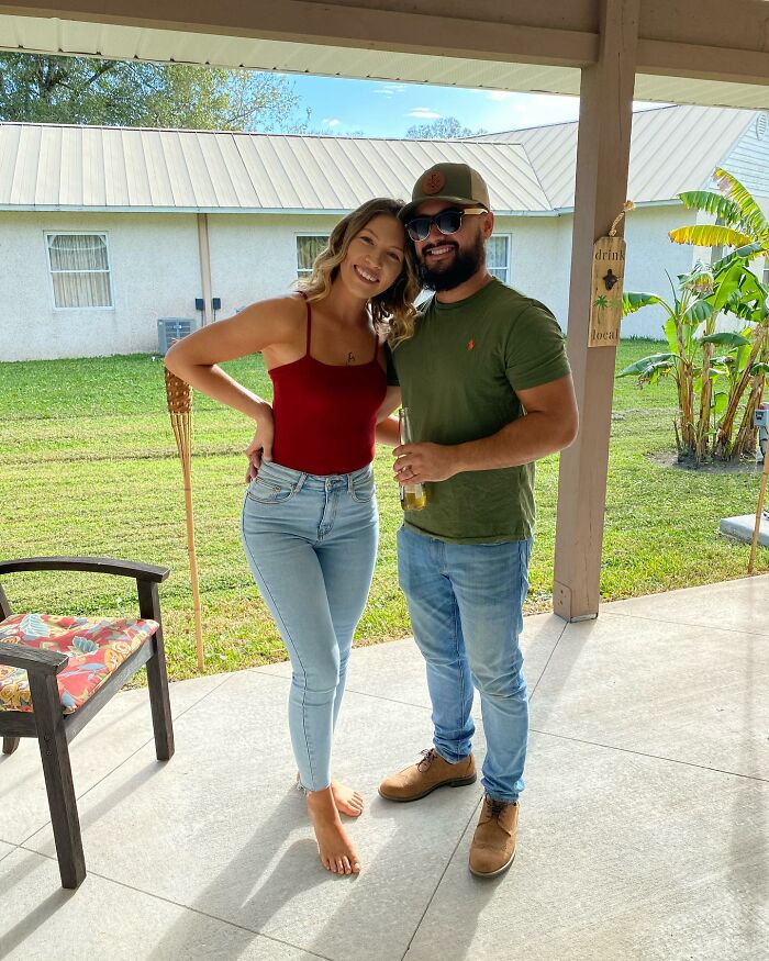 This Couple Saved A Butterfly With A Broken Wing By Performing A Tiny ‘Wing Transplant’ This Couple Saved A Butterfly With A Broken Wing By Performing A Tiny ‘Wing Transplant’