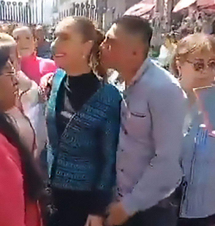 “Outrageous”: Mexican President Stands Helplessly As Man Physically Violates Her In Front Of The Crowd “Outrageous”: Mexican President Stands Helplessly As Man Physically Violates Her In Front Of The Crowd