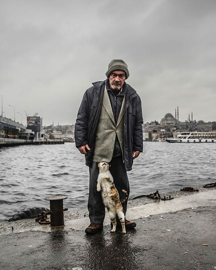 50 Beautifully Candid Moments From Istanbul’s Streets By Sami Uçan 50 Beautifully Candid Moments From Istanbul’s Streets By Sami Uçan