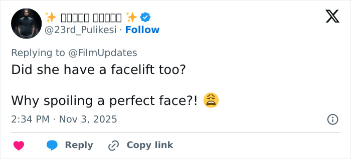 “Same Surgeries, Same Hollywood Face”: Internet Has Mixed Feelings About Emilia Clarke’s Latest Appearance “Same Surgeries, Same Hollywood Face”: Internet Has Mixed Feelings About Emilia Clarke’s Latest Appearance