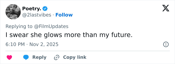 “Same Surgeries, Same Hollywood Face”: Internet Has Mixed Feelings About Emilia Clarke’s Latest Appearance “Same Surgeries, Same Hollywood Face”: Internet Has Mixed Feelings About Emilia Clarke’s Latest Appearance