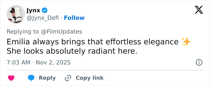 “Same Surgeries, Same Hollywood Face”: Internet Has Mixed Feelings About Emilia Clarke’s Latest Appearance “Same Surgeries, Same Hollywood Face”: Internet Has Mixed Feelings About Emilia Clarke’s Latest Appearance