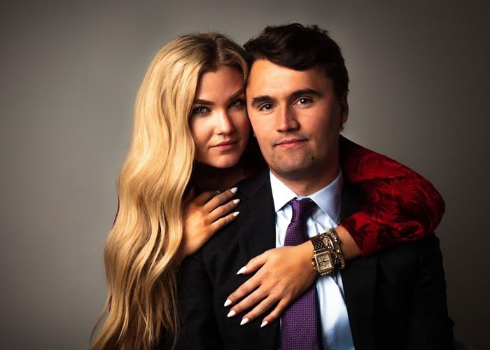 Body Language Experts Decode Erika Kirk And JD Vance’s “Super-Intimate” Hug That Sparked Wild Theories Body Language Experts Decode Erika Kirk And JD Vance’s “Super-Intimate” Hug That Sparked Wild Theories