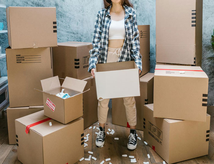 Family Of 4 Expects Woman To Take Them In During Hard Times, But She Can’t Forgive Them For Humiliating Her Family Of 4 Expects Woman To Take Them In During Hard Times, But She Can’t Forgive Them For Humiliating Her