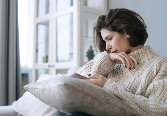 Family Of 4 Expects Woman To Take Them In During Hard Times, But She Can’t Forgive Them For Humiliating Her Family Of 4 Expects Woman To Take Them In During Hard Times, But She Can’t Forgive Them For Humiliating Her