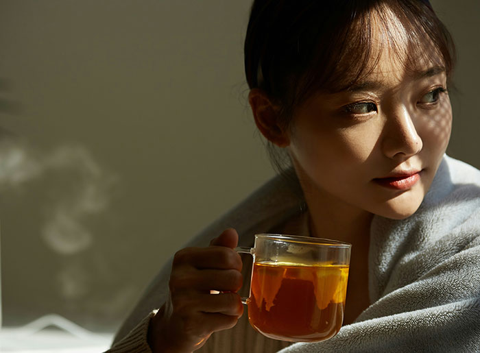 Woman Asks If She Should Go No-Contact With Bridezilla Cousin After Disastrous Dress Drama Woman Asks If She Should Go No-Contact With Bridezilla Cousin After Disastrous Dress Drama