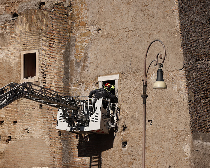 Famous Rome Tower Partially Collapses Onto People Below, Video Captures Terrifying Moment Famous Rome Tower Partially Collapses Onto People Below, Video Captures Terrifying Moment