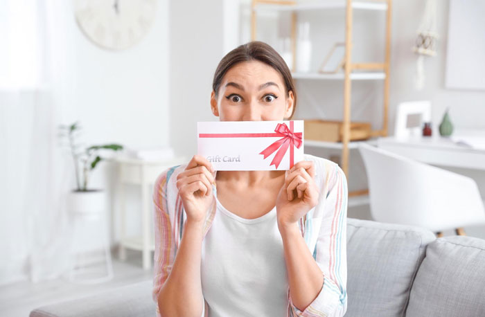 Looks-Obsessed Lady Gives 30YO Sis Plastic-Surgery Gift Card, Gets Mad When She Refuses To Use It Looks-Obsessed Lady Gives 30YO Sis Plastic-Surgery Gift Card, Gets Mad When She Refuses To Use It