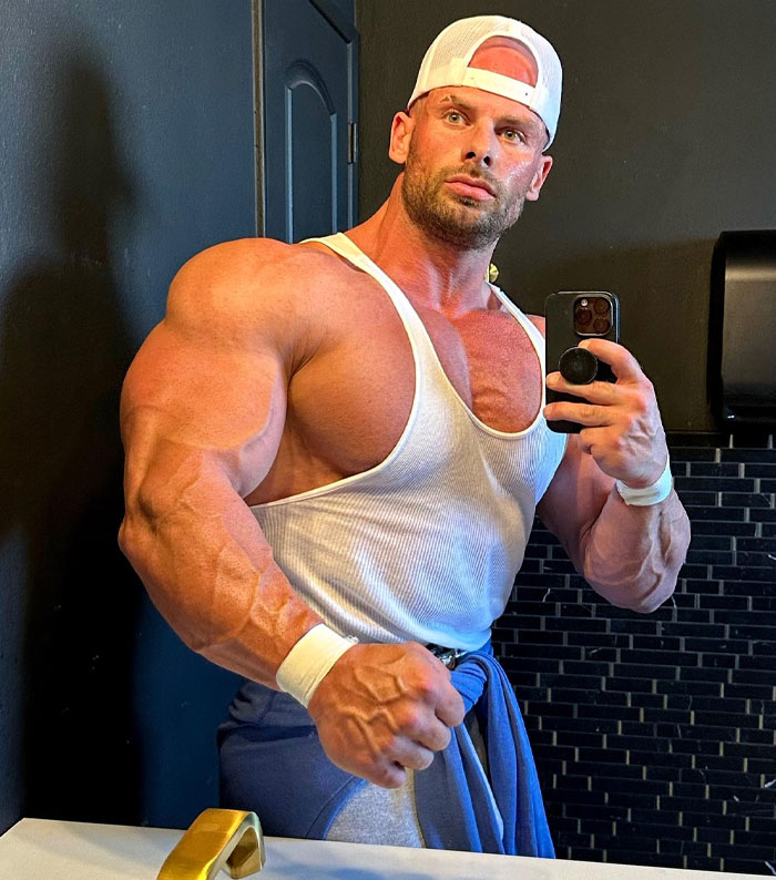 “Disgusting”: Fans Brutally Slam Joey Swoll For Controversial Take On Trans Gym Locker Room Fight “Disgusting”: Fans Brutally Slam Joey Swoll For Controversial Take On Trans Gym Locker Room Fight