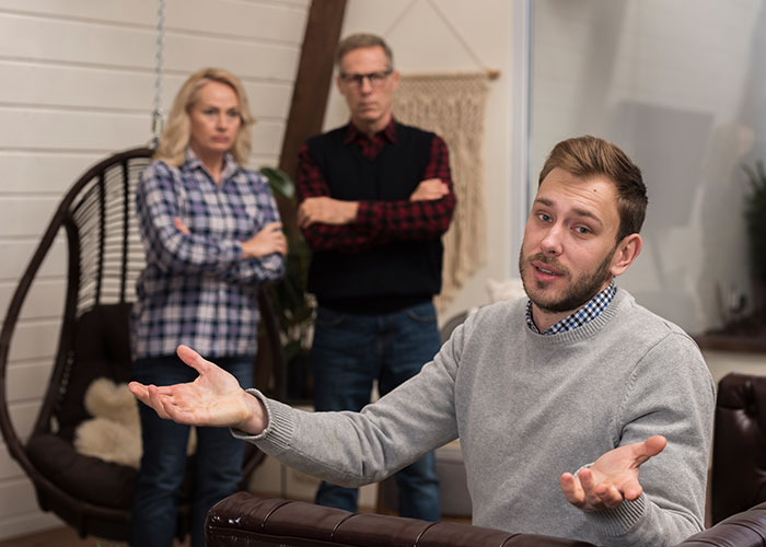 Pregnant Daughter Decides To Put Dad’s Cat In A Shelter Because Of Her Baby’s Safety, Gets Kicked Out Pregnant Daughter Decides To Put Dad’s Cat In A Shelter Because Of Her Baby’s Safety, Gets Kicked Out