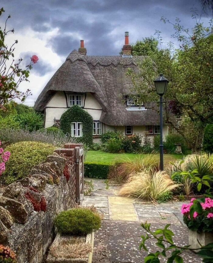 58 Cozy Countryside Homes That Look Like They Belong In A Storybook