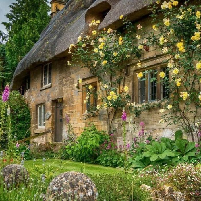 58 Cozy Countryside Homes That Look Like They Belong In A Storybook
