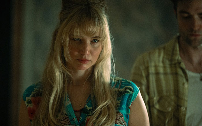 Jennifer Lawrence Leaves Jimmy Fallon Awkwardly Laughing After Emotional And ‘Chaotic’ Interview Jennifer Lawrence Leaves Jimmy Fallon Awkwardly Laughing After Emotional And ‘Chaotic’ Interview