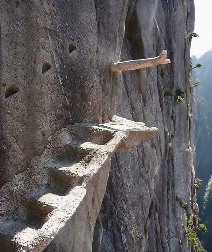 “Airbnb Insanity”: 130 Stairs You Simply Can’t Take Without Insurance