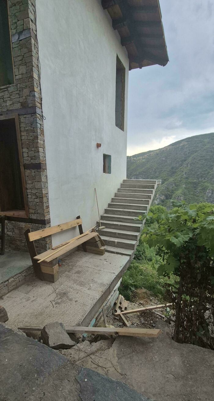 “Airbnb Insanity”: 130 Stairs You Simply Can’t Take Without Insurance
