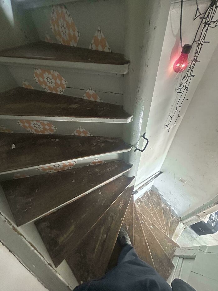 “Airbnb Insanity”: 130 Stairs You Simply Can’t Take Without Insurance