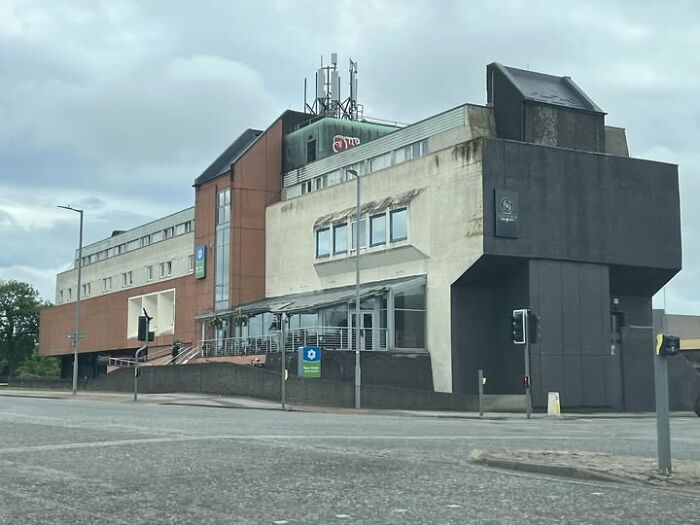 87 Ugly, Unesthetic And Depressing Buildings That Give Modern Architecture A Bad Name