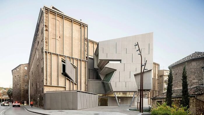 87 Ugly, Unesthetic And Depressing Buildings That Give Modern Architecture A Bad Name