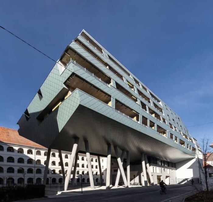 87 Ugly, Unesthetic And Depressing Buildings That Give Modern Architecture A Bad Name