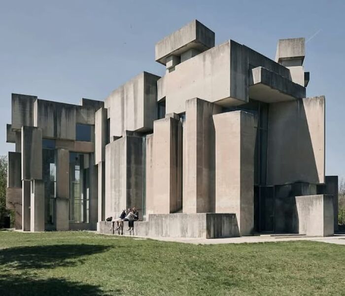 87 Ugly, Unesthetic And Depressing Buildings That Give Modern Architecture A Bad Name