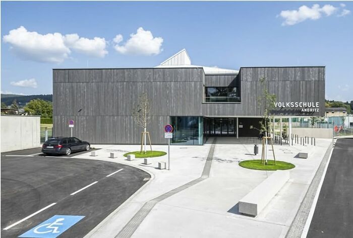 87 Ugly, Unesthetic And Depressing Buildings That Give Modern Architecture A Bad Name