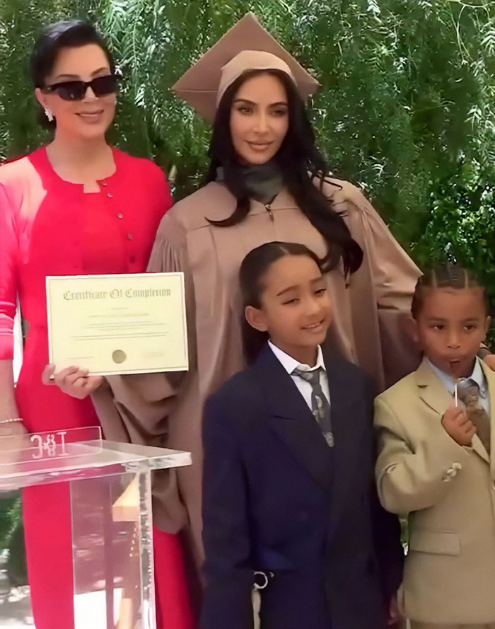 &#8220;Pathological Liars&#8221;: Kim Kardashian Brutally Blasts Her Psychics After Failing The Bar Exam