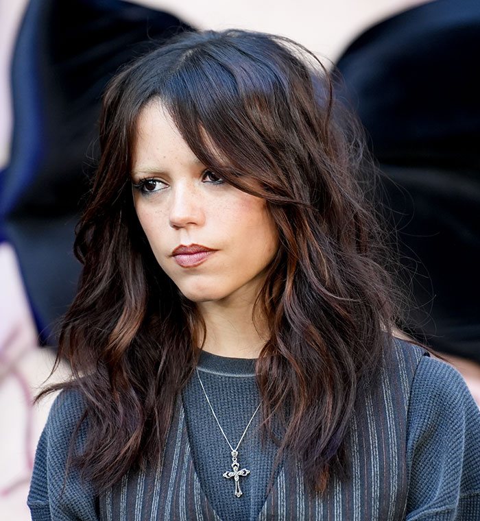“The Silence In Her Eyes”: Concern Over Jenna Ortega’s Behavior At ‘Wednesday’ Cast Event “The Silence In Her Eyes”: Concern Over Jenna Ortega’s Behavior At ‘Wednesday’ Cast Event