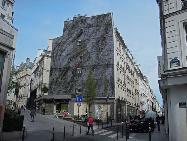 Stunning Vertical Garden Decorates Building In Paris (7 pics) Stunning Vertical Garden Decorates Building In Paris (7 pics)