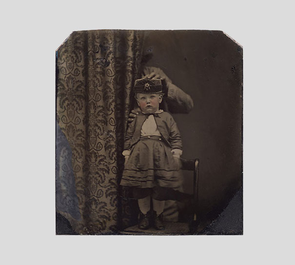 Hidden Mothers: Spooky Photographs of Victorian Babies Held by Their Mothers
