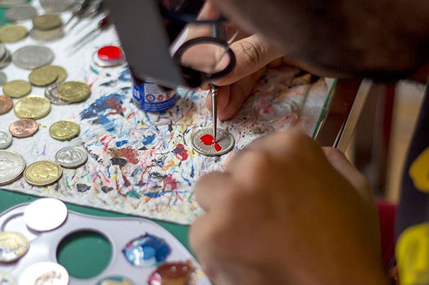 Brazilian Artist Transforms Coins Into Tiny Pop-Culture Portraits (22 pics) Brazilian Artist Transforms Coins Into Tiny Pop-Culture Portraits (22 pics)