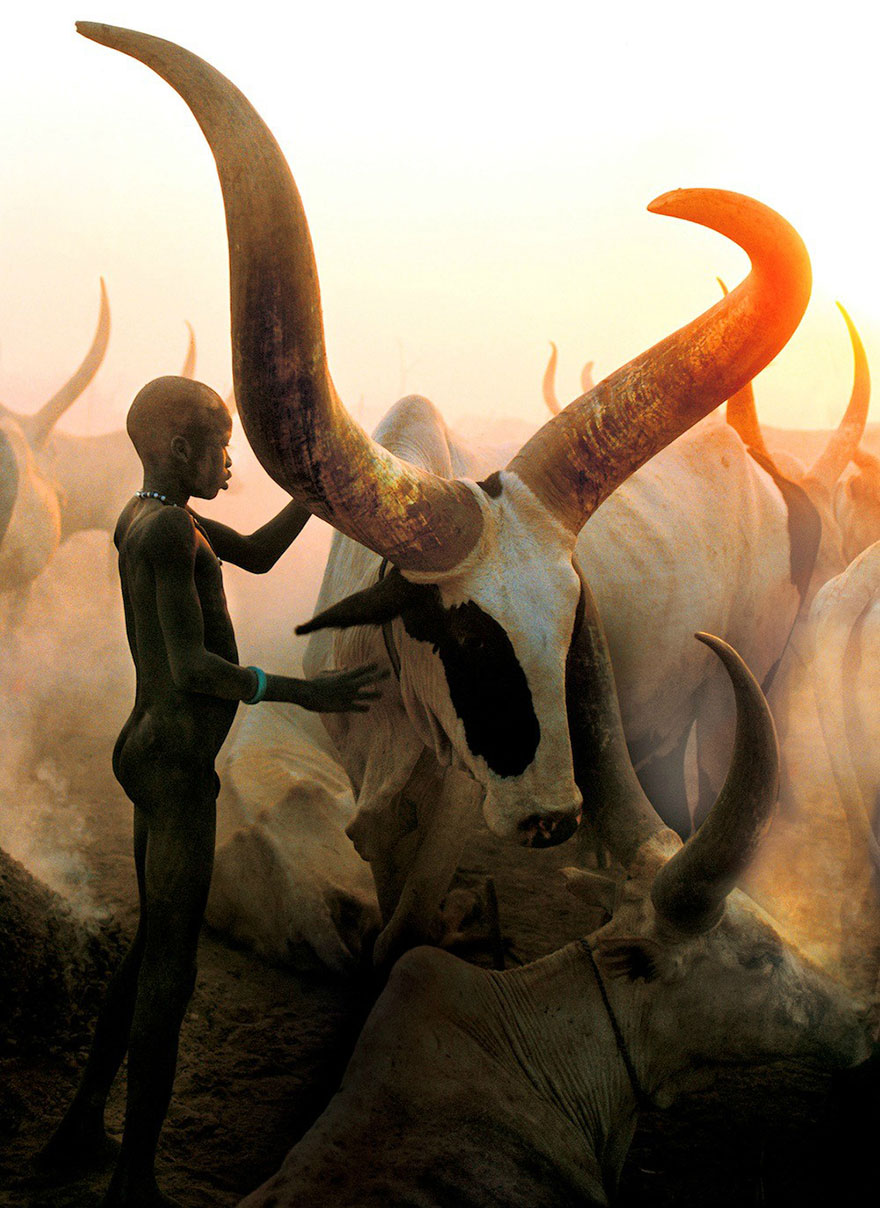 Powerful Photographs Show The Daily Life of The Dinka People Of Southern Sudan Powerful Photographs Show The Daily Life of The Dinka People Of Southern Sudan