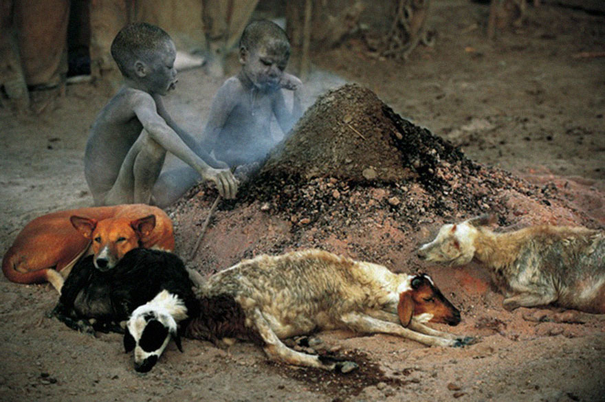 Powerful Photographs Show The Daily Life of The Dinka People Of Southern Sudan Powerful Photographs Show The Daily Life of The Dinka People Of Southern Sudan