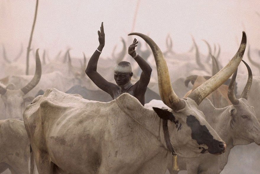 Powerful Photographs Show The Daily Life of The Dinka People Of Southern Sudan Powerful Photographs Show The Daily Life of The Dinka People Of Southern Sudan