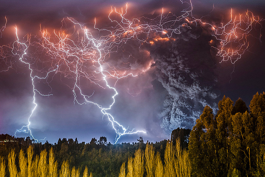 Photographer Captures Volcanic Eruption In Chile With Red-Hot Magma And Flashing Lightning Photographer Captures Volcanic Eruption In Chile With Red-Hot Magma And Flashing Lightning