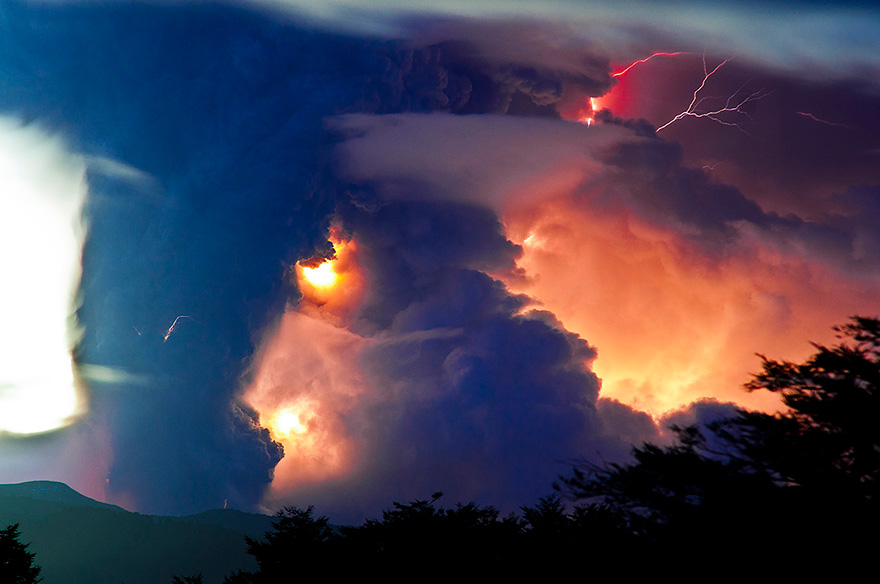Photographer Captures Volcanic Eruption In Chile With Red-Hot Magma And Flashing Lightning Photographer Captures Volcanic Eruption In Chile With Red-Hot Magma And Flashing Lightning
