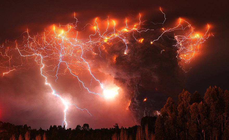 Photographer Captures Volcanic Eruption In Chile With Red-Hot Magma And Flashing Lightning Photographer Captures Volcanic Eruption In Chile With Red-Hot Magma And Flashing Lightning