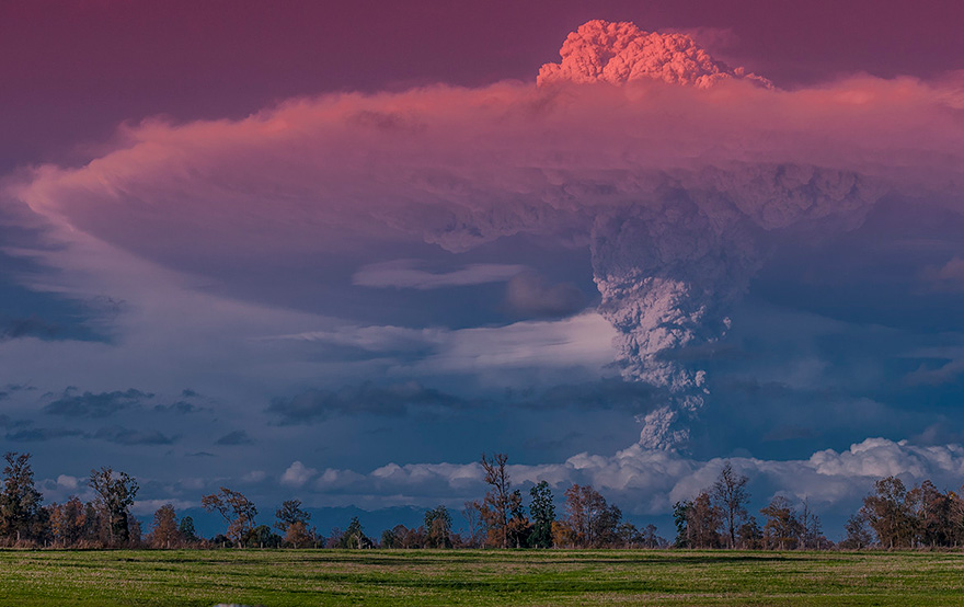 Photographer Captures Volcanic Eruption In Chile With Red-Hot Magma And Flashing Lightning Photographer Captures Volcanic Eruption In Chile With Red-Hot Magma And Flashing Lightning