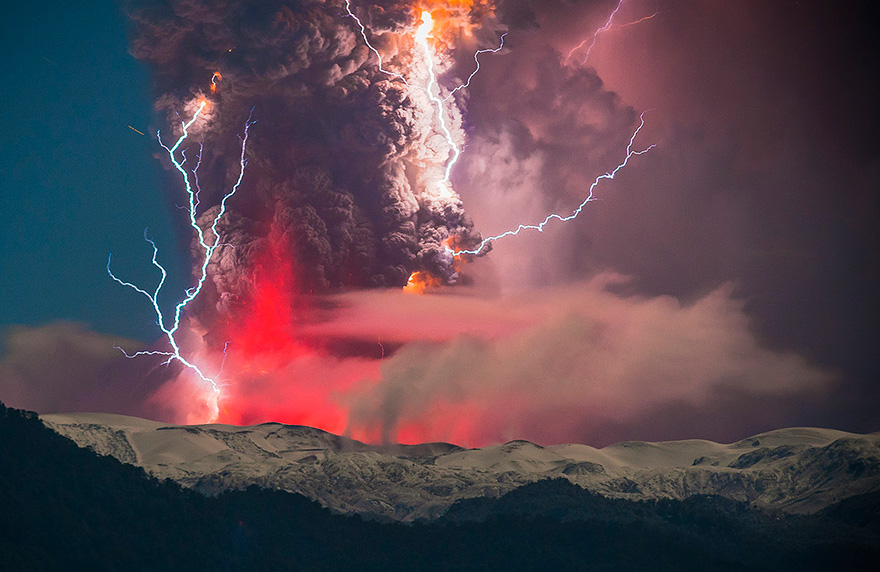 Photographer Captures Volcanic Eruption In Chile With Red-Hot Magma And Flashing Lightning Photographer Captures Volcanic Eruption In Chile With Red-Hot Magma And Flashing Lightning
