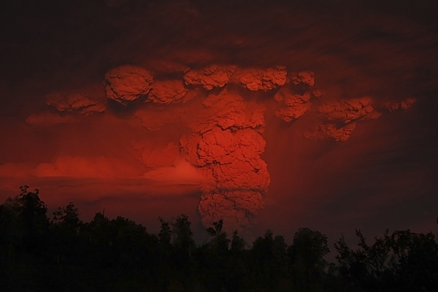 Photographer Captures Volcanic Eruption In Chile With Red-Hot Magma And Flashing Lightning Photographer Captures Volcanic Eruption In Chile With Red-Hot Magma And Flashing Lightning