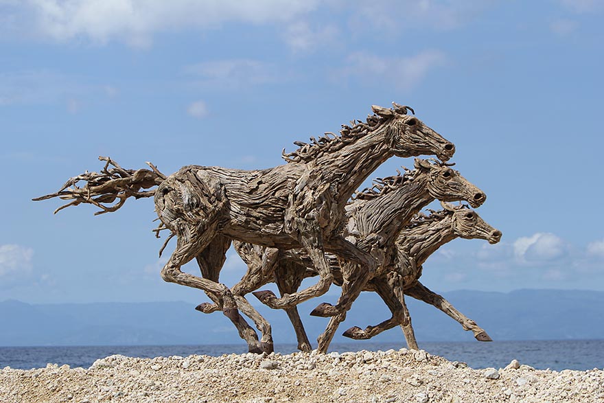 Breathtaking Driftwood Horse Sculptures by James Doran-Webb Breathtaking Driftwood Horse Sculptures by James Doran-Webb