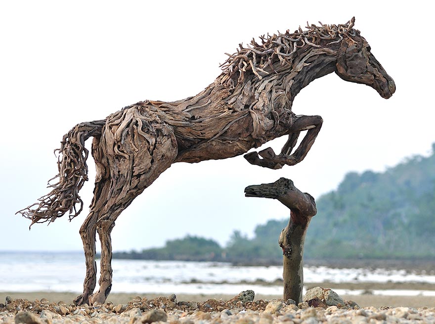 Breathtaking Driftwood Horse Sculptures by James Doran-Webb Breathtaking Driftwood Horse Sculptures by James Doran-Webb