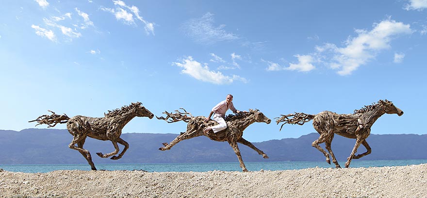 Breathtaking Driftwood Horse Sculptures by James Doran-Webb Breathtaking Driftwood Horse Sculptures by James Doran-Webb