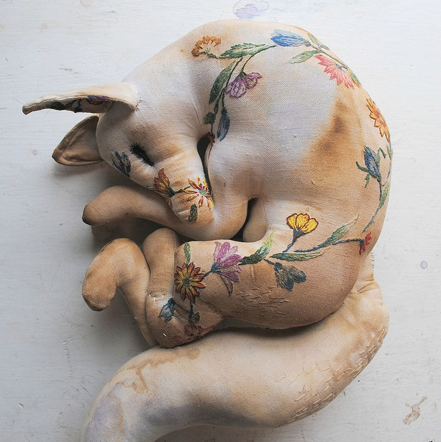 Self-Taught Artist Creates Fairytale Flora And Fauna From Vintage Fabrics Self-Taught Artist Creates Fairytale Flora And Fauna From Vintage Fabrics