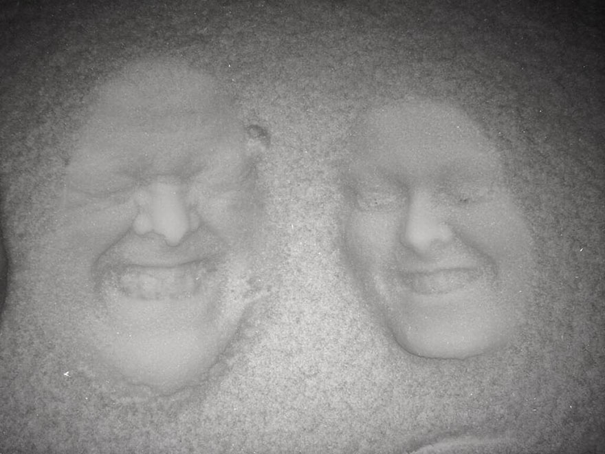 Forget Snow Angels &#8211; Father And Daughter Create 3D Images By Pressing Their Faces Into The Snow