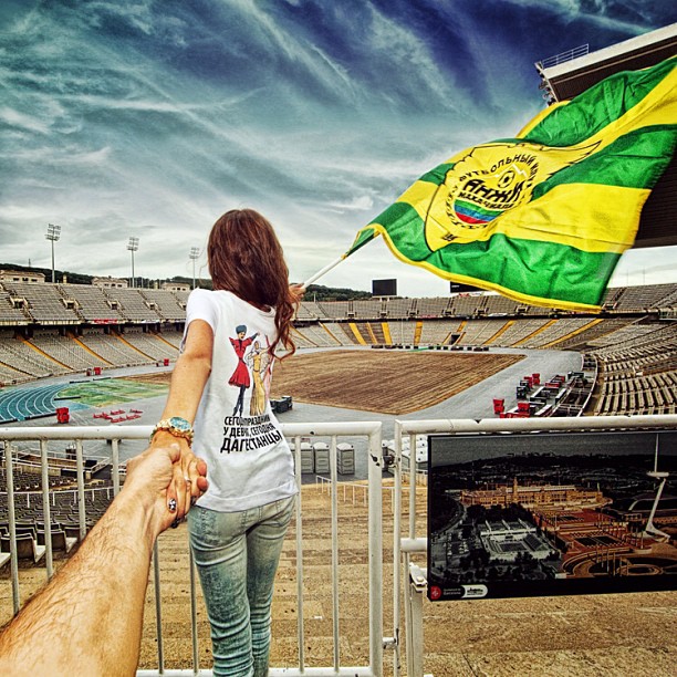 Photographer Continues to Follow His Girlfriend Around The World