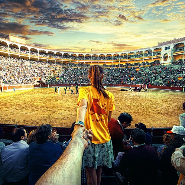 Photographer Continues to Follow His Girlfriend Around The World