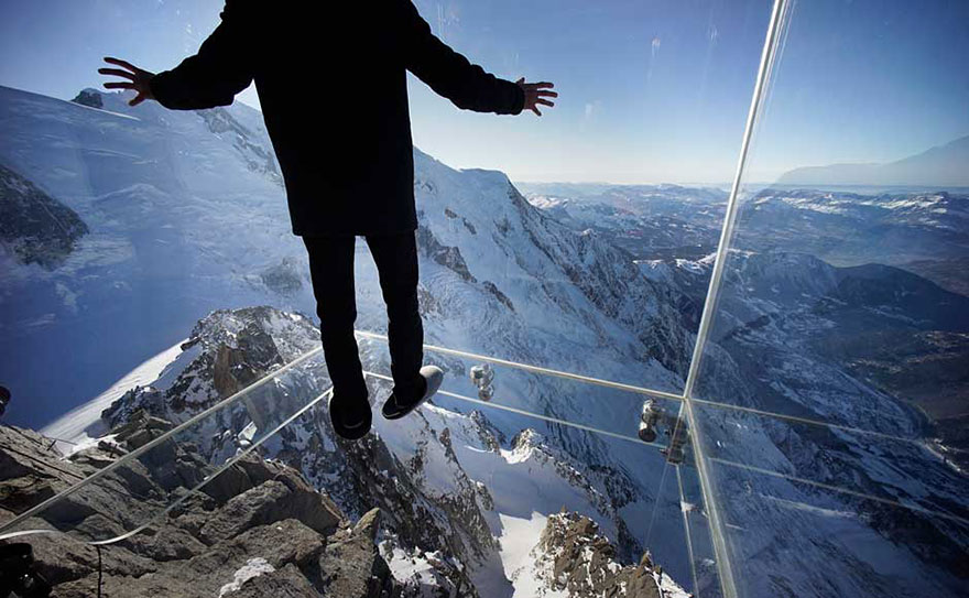 Step Into The Void: Glass Box in French Alps Allows Visitors to Walk 13,123ft Above Sea Level Step Into The Void: Glass Box in French Alps Allows Visitors to Walk 13,123ft Above Sea Level