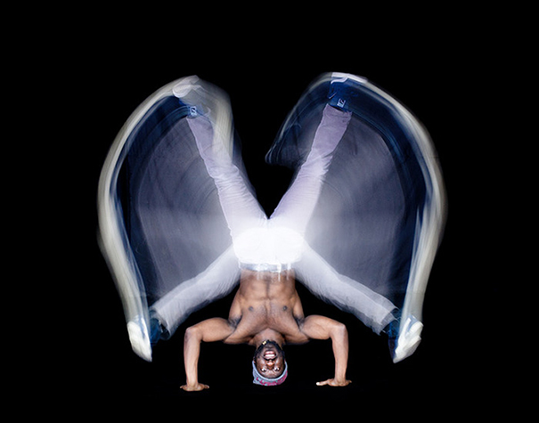 14 Long-Exposure Photographs Showing Ballet Dancers Slicing Through Space 14 Long-Exposure Photographs Showing Ballet Dancers Slicing Through Space