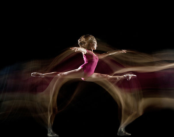 14 Long-Exposure Photographs Showing Ballet Dancers Slicing Through Space 14 Long-Exposure Photographs Showing Ballet Dancers Slicing Through Space